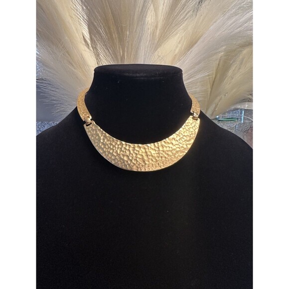 Vintage Gold Tone Hammered Statement Collar Necklace | Bold Fashion Jewelry - Picture 1 of 3